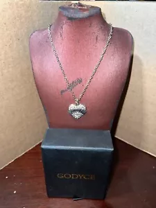 COLLAR DE DIJES DE ENFERMERA GODYCE TONO PLATA PIEDRAS DE CRISTAL BLANCO - Imagen 1 de 4
