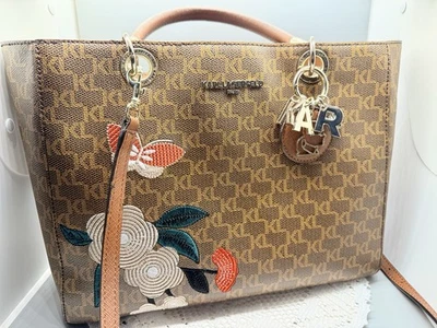 Bolso de Mano Karl Lagerfeld Miranda Bordado Firma KL Cuero Foto 1 de 4