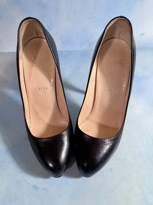 Zapatos de salón Christian Louboutin de cuero negro punta redonda para mujer 37 1/2, 7 1/2 Foto 1 de 4