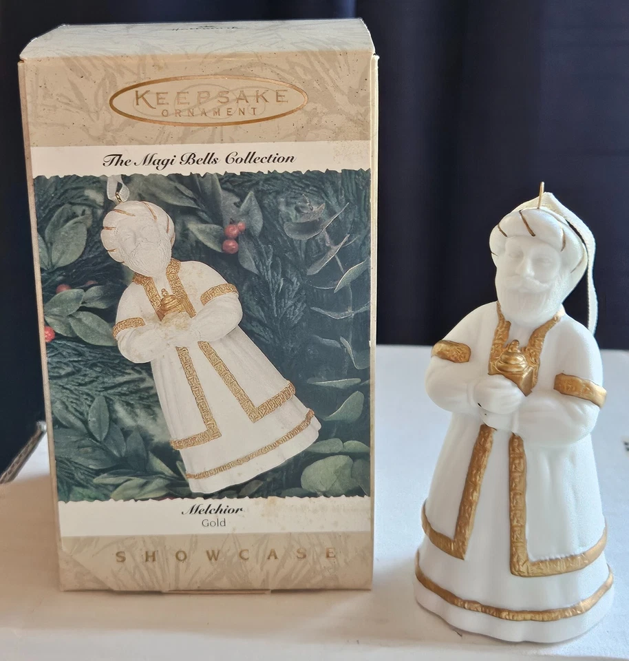 Hallmark Keepsake Ornament Showcase Melchior Bell Porcelana 1996 Nuevo en caja Foto 1 de 1