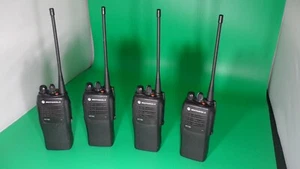 4 X Motorola HT750 UHF 403-470 MHz 16ch 4w Two Way Radios AAH25RDC9AA3AN W/Batt - Zdjęcie 1 z 8
