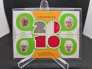 2010-11 O PEE CHEE SOUVENIR MAGLIE BOWMAN YZERMAN HOLMSTROM LIDSTROM Red Wings - Foto 1 di 2