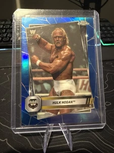 2025 Topps Chrome WWE Hulk Hogan #12 Blue Refractor 25/150 - Bild 1 von 2