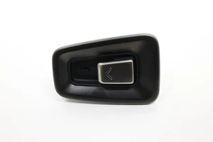 2022 - 2025 RIVIAN R1S FRONT RIGHT SEAT USB CHARGER ADAPTER PORT OEM PT00031448B - Picture 1 of 13