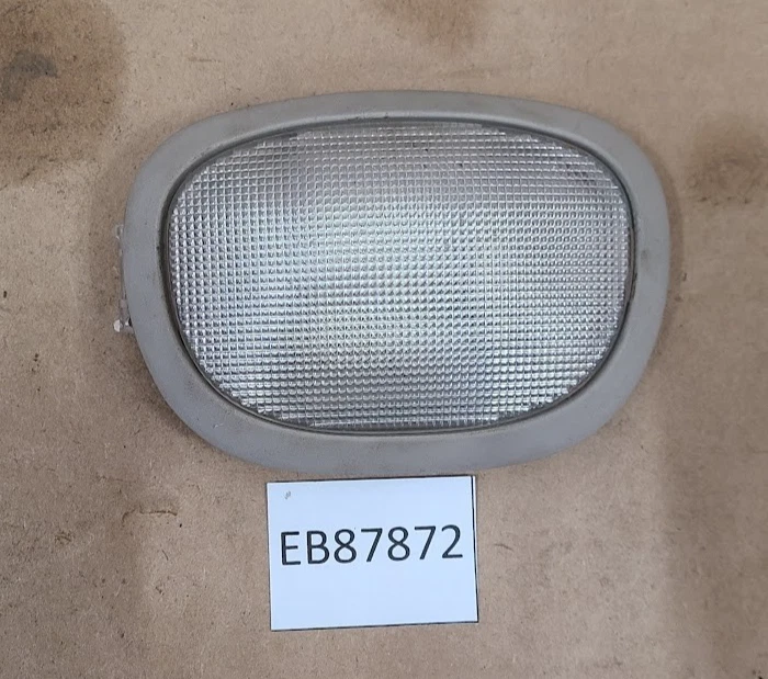 OEM 1998-2001 Dodge RAM 1500 2500 luz domo trasero carga techo lámpara 04685242 Foto 1 de 4