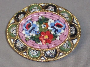 VINTAGE HANDCRAFTED MOSAIC PIN WITH FLOWERS PINK BLUE RED GREEN  - MADE IN ITALY - Picture 1 of 3