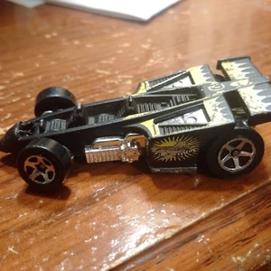 Hot Wheels 1987 Air Circus F3 Racer (sciolto) parte superiore mancante, ruote piegate - Foto 1 di 3