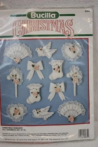 Kit de Colección Bucilla 1990 Fieltro Blanco Romántico Adornos de Navidad Rosas de Encaje #82835 - Imagen 1 de 3