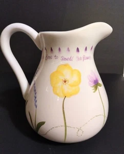 Nantucket Home Cottagecore romantischer Krug handbemalt Blumen auf weiß 7,5" Höhe - Bild 1 von 7