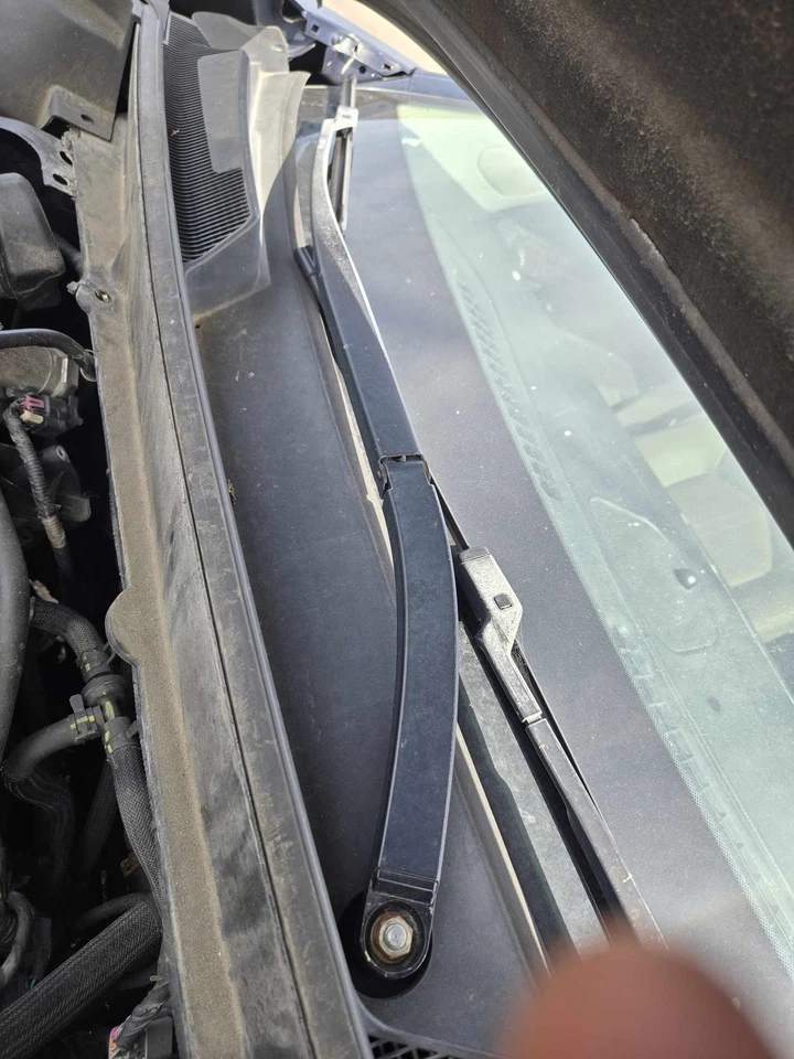 Brazo limpiaparabrisas Cadillac SRX 10 11 12 13 14 15 16 Foto 1 de 1
