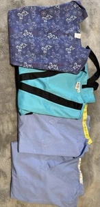 Lot of 4 scrub tops size small - Picture 1 of 6