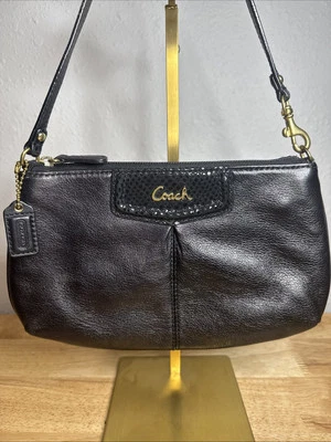 Coach Ashley кошелек с ремешком черная кожа 9,5 x 5 дюймов золотистая фурнитура - Изображение 1 из 4