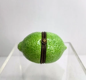 Green Lime Hinged Porcelain Trinket Box with Fruit Slice Piece Cannon Falls 2.5" - Picture 1 of 7
