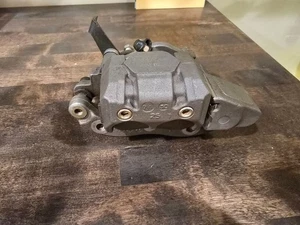 Pinza de freno trasera Yamaha Quad YFZ 450 2006 YFZ450 usada - Imagen 1 de 3