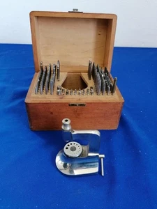 G6043) UHRMACHER Werkzeug : Triebnietmaschine SUISSE Schweiz  - Bild 1 von 8