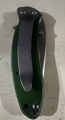 Navaja de bolsillo verde con clip para cinturón Kershaw de una sola hoja EE. UU.  Foto 1 de 4