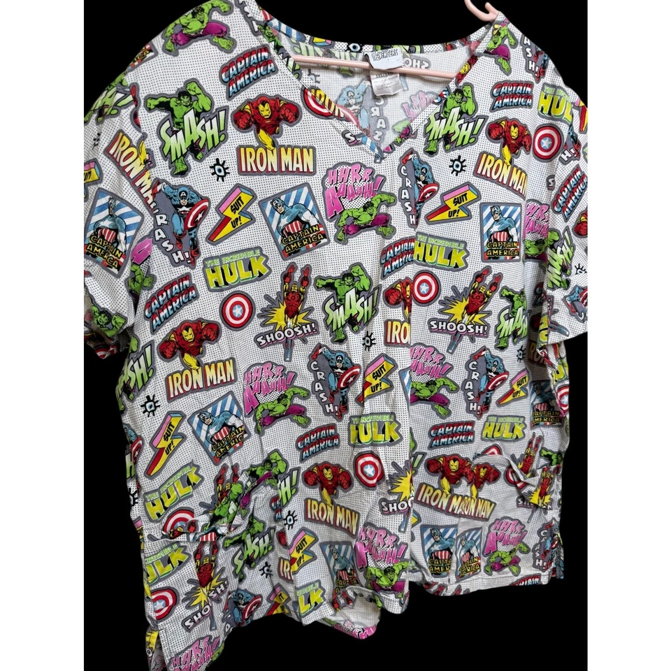Vintage Anos 90 Y2K Marvel Avengers Scrubs Estampa Total EUA Tamanho: 3XL E7 - Imagem 1 de 4