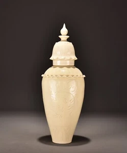 Chinese Antique Song Dynasty Ding Ware Ancient Porcelain Carved Flowers Vases - Bild 1 von 9