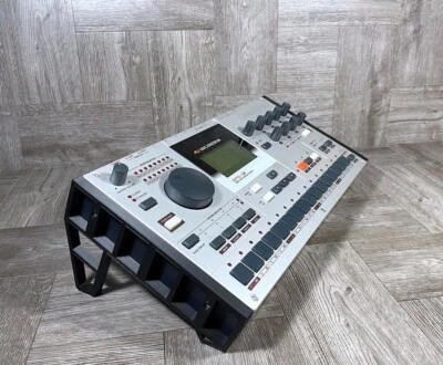 25º End Cheeks for ELEKTRON Machinedrum / Analog Four / RYTM /Octatrack - BLACK - Image 1 of 4