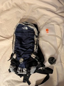 The North Face Sliquid Rucksack Deep Water Bladder Blau NEU - Bild 1 von 6