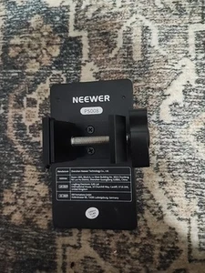 NEEWER V Mount Battery Plate with Super Clamp Mount Pole Holder - PS008 - Foto 1 di 8