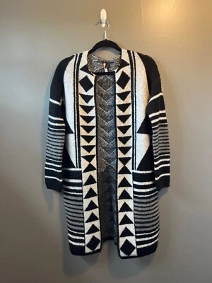 Cardigã Love By Design Frente Aberta Suéter Feminino Bolsos S Preto Geométrico - Imagem 1 de 4