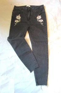 Forever 21 Reg 31 Women Embroidered Black Skinny Jeans Inseam 26 Distressed Hem - Picture 1 of 5