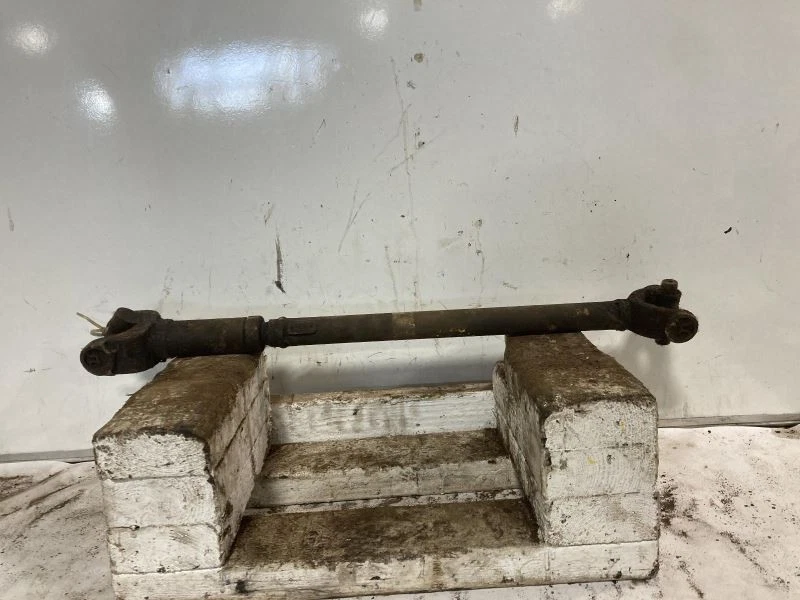 Rear Drive Shaft Automatic Transmission Fits 83-88 EAGLE 1584135 Foto 1 de 4