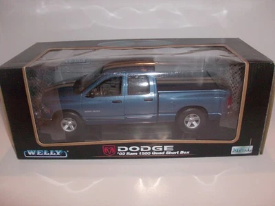Dodge Ram 1500 SLT 2002 camioneta pickup cuádruple de platón corto - Welly 1/18 fundido a presión - azul Foto 1 de 4