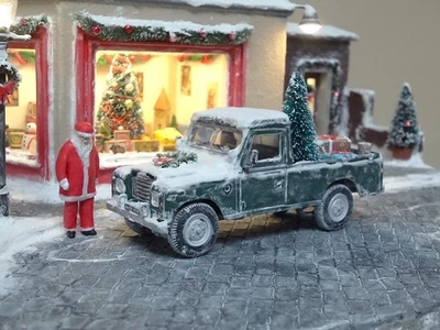 DiORAMA NATALiZiO NEGOZiO Di GiOCATTOLi LAND ROVER 190 PiCKUP (NO NOREV SOLiDO) - Immagine 1 di 4