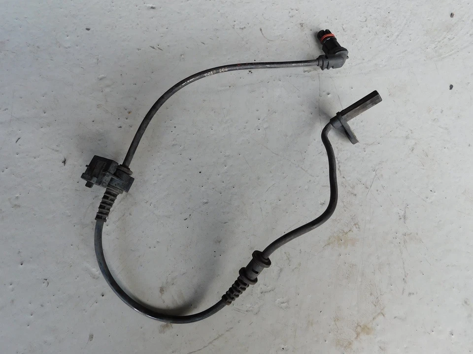 Sensor de velocidad de rueda de freno ABS delantero Mercedes Benz CLK63 AMG A209 A2035400417 J092 Foto 1 de 1