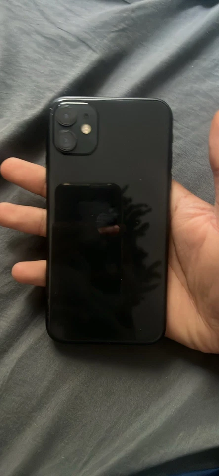 Apple iPhone 11 bloqueado, sin clasificar, sin grietas Foto 1 de 1
