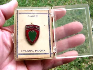 ULTRA RARE 442 DI, DUI, "HAWAIIAN DIVISION SHIELD" ~ MINT and UNCIRCULATED - Picture 1 of 9