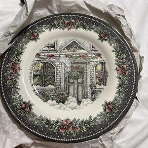 Royal Stafford Christmas Door Scene England (2). Salatteller 8,5 Zoll - Bild 1 von 6