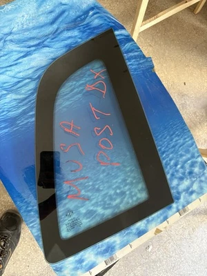 Vetro Fisso Posteriore Destro Lancia Musa O Fiat Idea Sono Uguali - Immagine 1 di 3