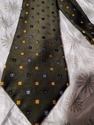  Corbata de seda KITON oliva y amarillo 7 pliegues hecha a mano en Italia Foto 1 de 4