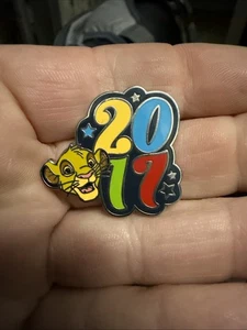 E3 DISNEY PIN YEARS 2017 LION KING MOVIE - Picture 1 of 3