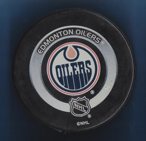 2002-04 Edmonton Oilers Official NHL Game Puck Shaded Silver Ring Bettman series Cover
