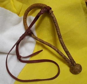 Paquete de 2 artículos: Bosal - Todo cuero crudo 1/2" de diámetro, 8 trenzas y colgador Latigo - Imagen 1 de 2