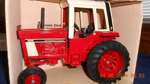 Ertl International 1586 Tractor with Cab a 1/16 Scale Diecast New in Box U.S.A. - Picture 1 of 7