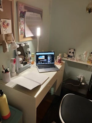 Tocador de escritorio todo blanco a la venta (incluye espejo y lámpara) Foto 1 de 4