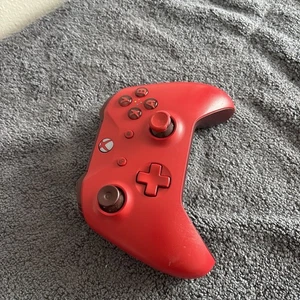 Xbox Wireless Controller – Red - Picture 1 of 4