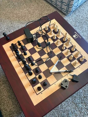 Juego de ajedrez Square Off Grand Kingdom - Como nuevo (incluye cubierta de tablero de ajedrez) Foto 1 de 4