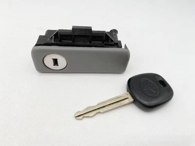 2004 - 2010 Toyota Sienna 2003 - 2009 4Runner Glove Box Latch GRAY with Key - Image 1 of 4