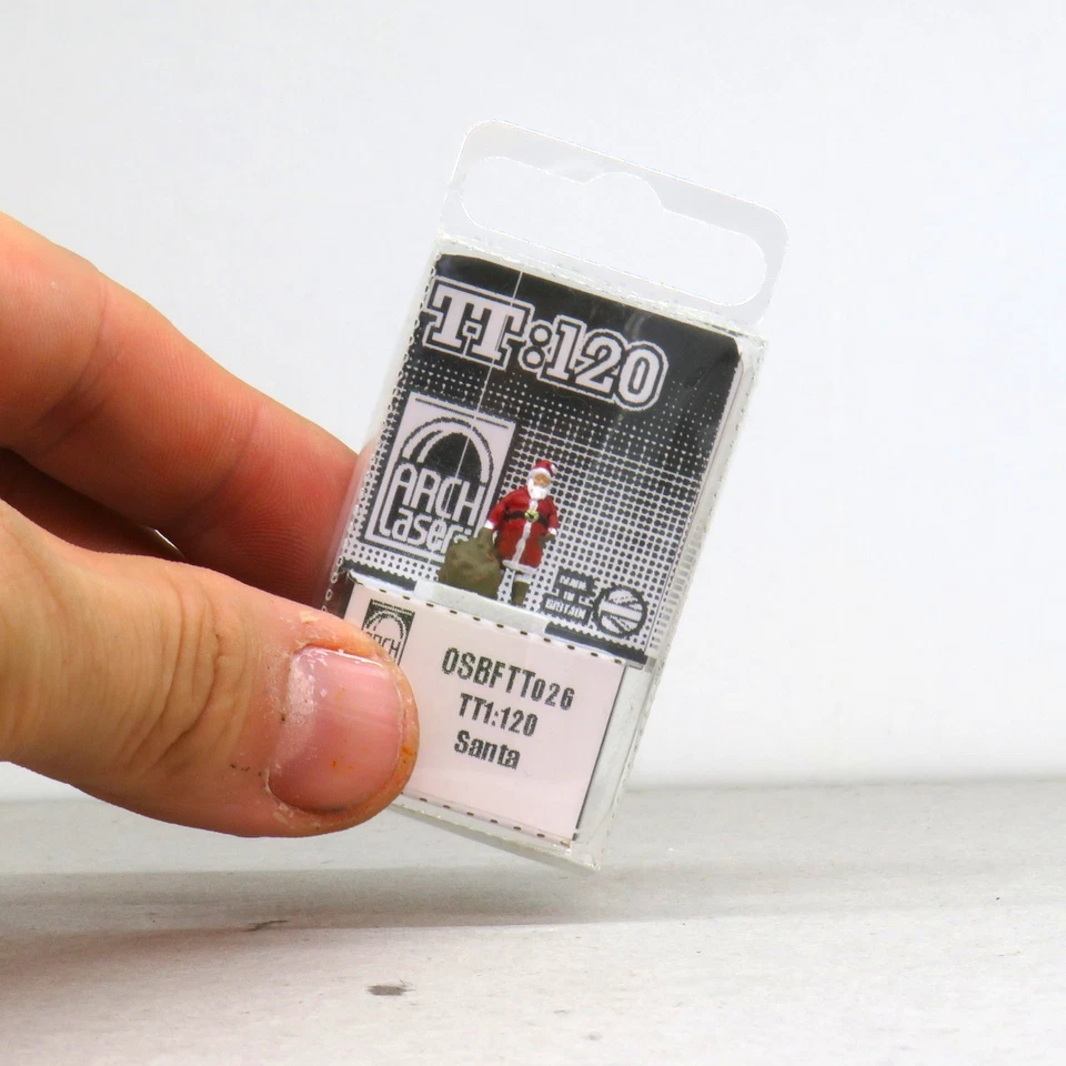 BRITISH COMMERCIAL CLASSICS TT 1:120 scale OSBFTT026 Santa (painted)