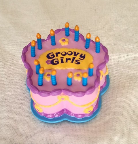 VETEMENTS Bambola Groovy Girl TORTA DI COMPLEANNO ricambio con CANDELE. CONDIZIONI NUOVE!