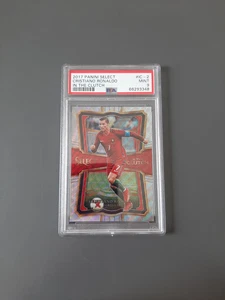 IC-2 Cristiano Ronaldo IN THE CLUTCH - Panini Select Soccer 2017-18 - PSA 9 - Bild 1 von 2