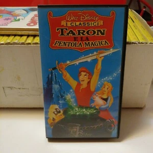 VHS I CLASSICI WALT DISNEY VS 4738  TARON E LA PENTOLA MAGICA OLOGRAM TONDO 1998 - Picture 1 of 5