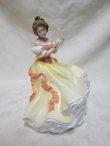 ATTRACTIVE ROYAL DOULTON FIGURE/FIGURINE - HN4328 APPLAUSE - Picture 1 of 6