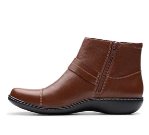 NEW CLARKS ASHLAND PINE COGNAC ANKLE BOOTS BOOTIES LEATHER WOMENS 8.5 - Picture 1 of 3
